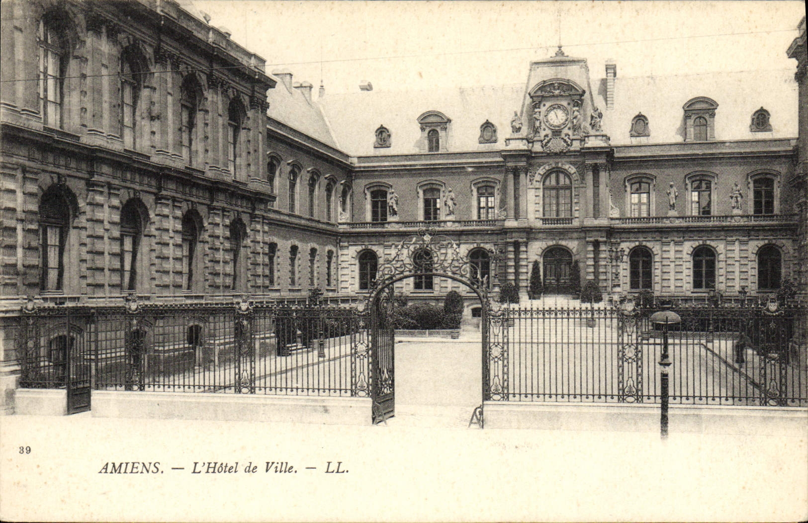 CPA Amiens L'Hotel de Ville 
