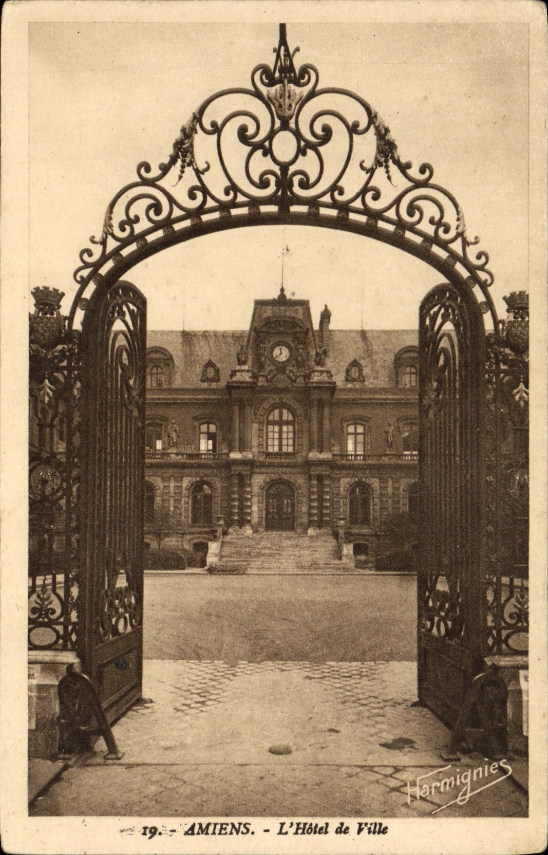 CPA Amiens L'Hotel de Ville 