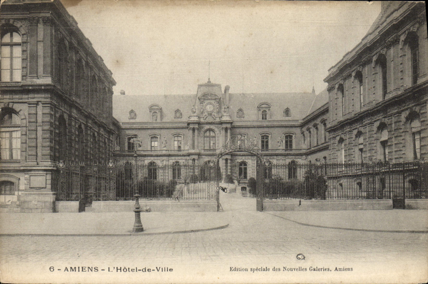CPA Amiens L'Hotel de Ville 