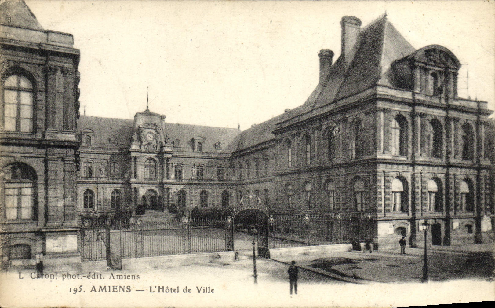 CPA Amiens L'Hotel de Ville 