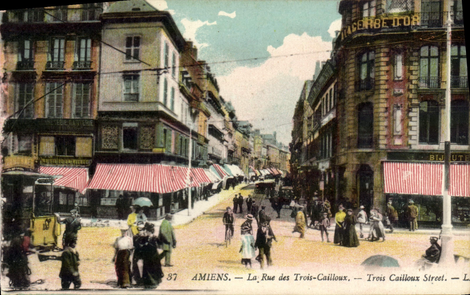 VINTAGE POSTCARD Amiens the Street of Three Stones