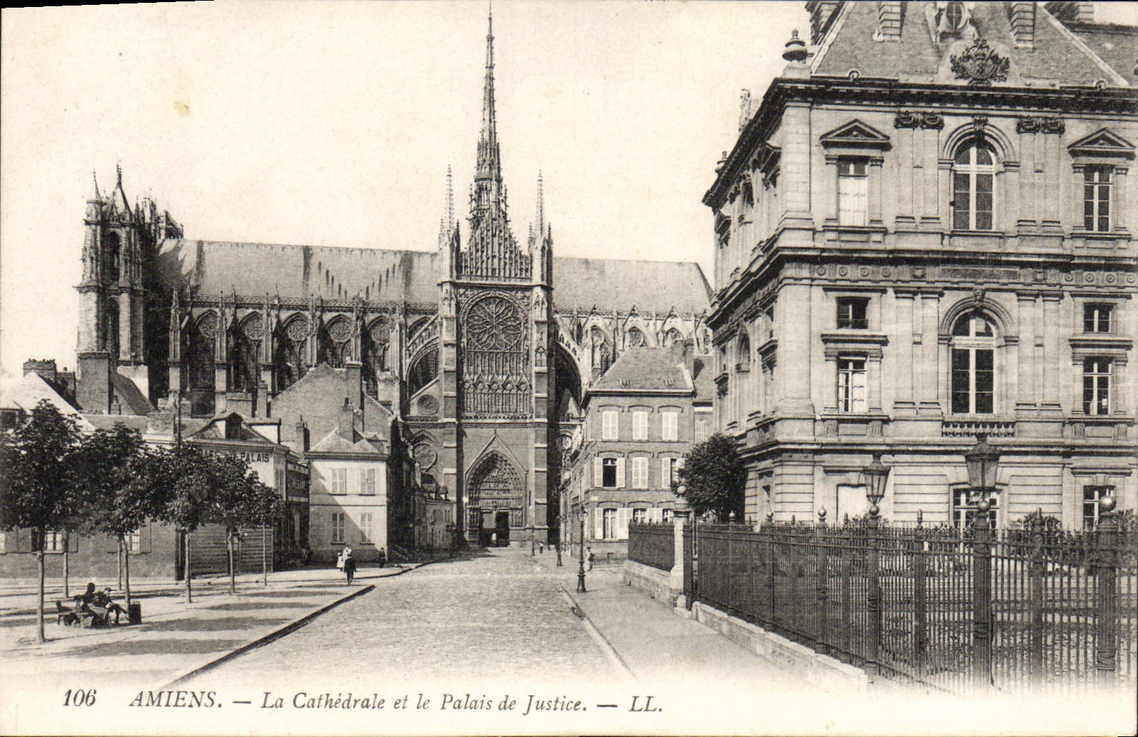 CPA Amiens La Cathedrale et le Palais de Justice 