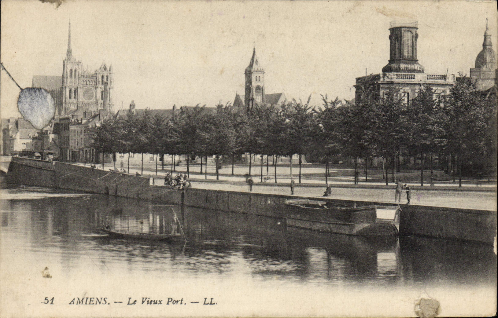 VINTAGE POSTCARD Amiens the Old port