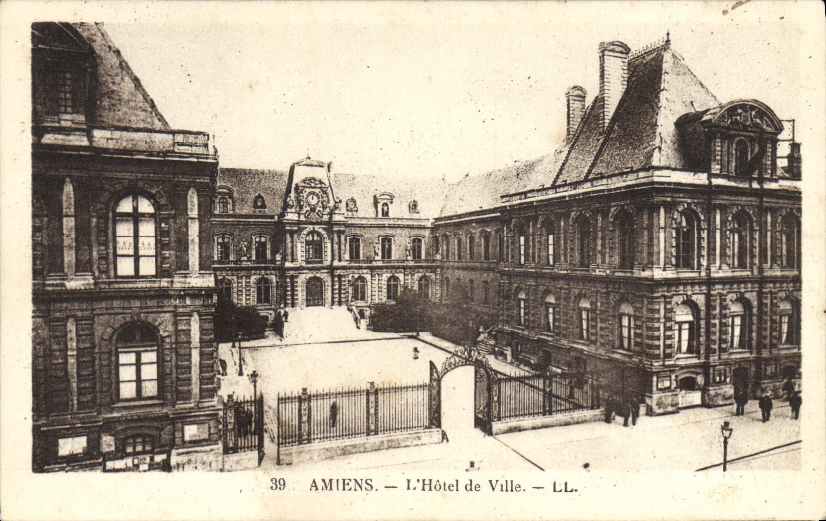 CPA Amiens L'Hotel de Ville 