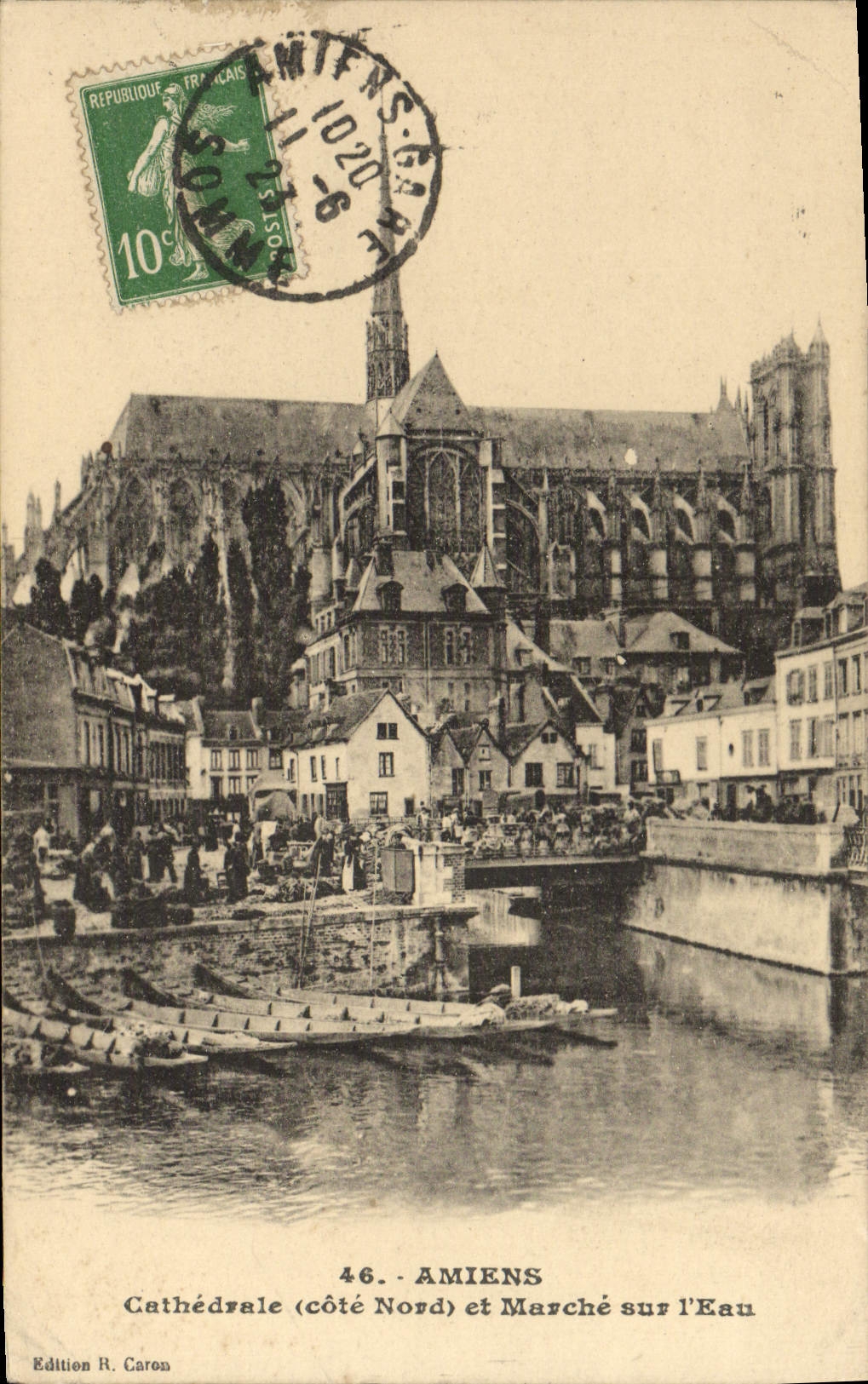 Catedral y mercado de Amiens de la POSTAL de la VENDIMIA en el agua