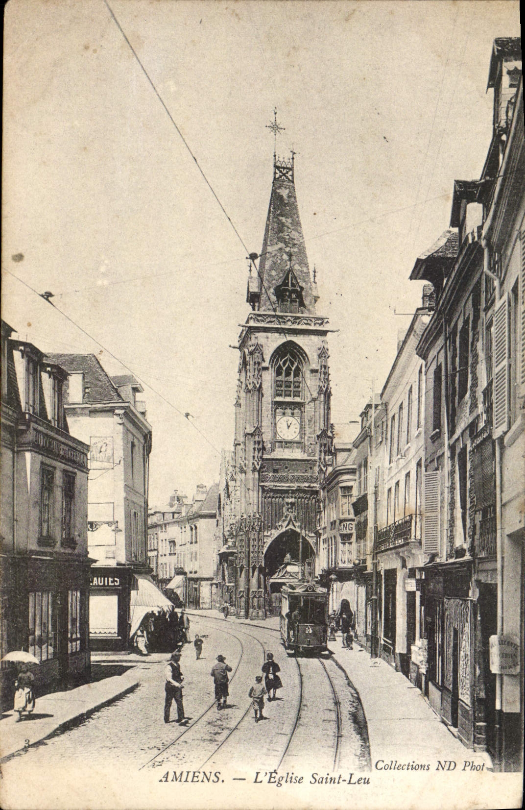 CPA Amiens L'Eglise Saint Leu Tramway