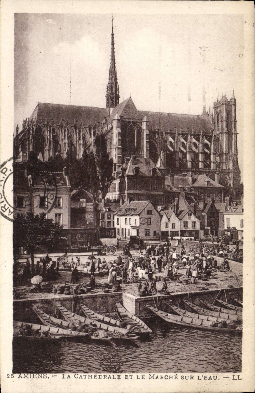 CPA Amiens La Cathedrale et le Marche sur L'Eau 