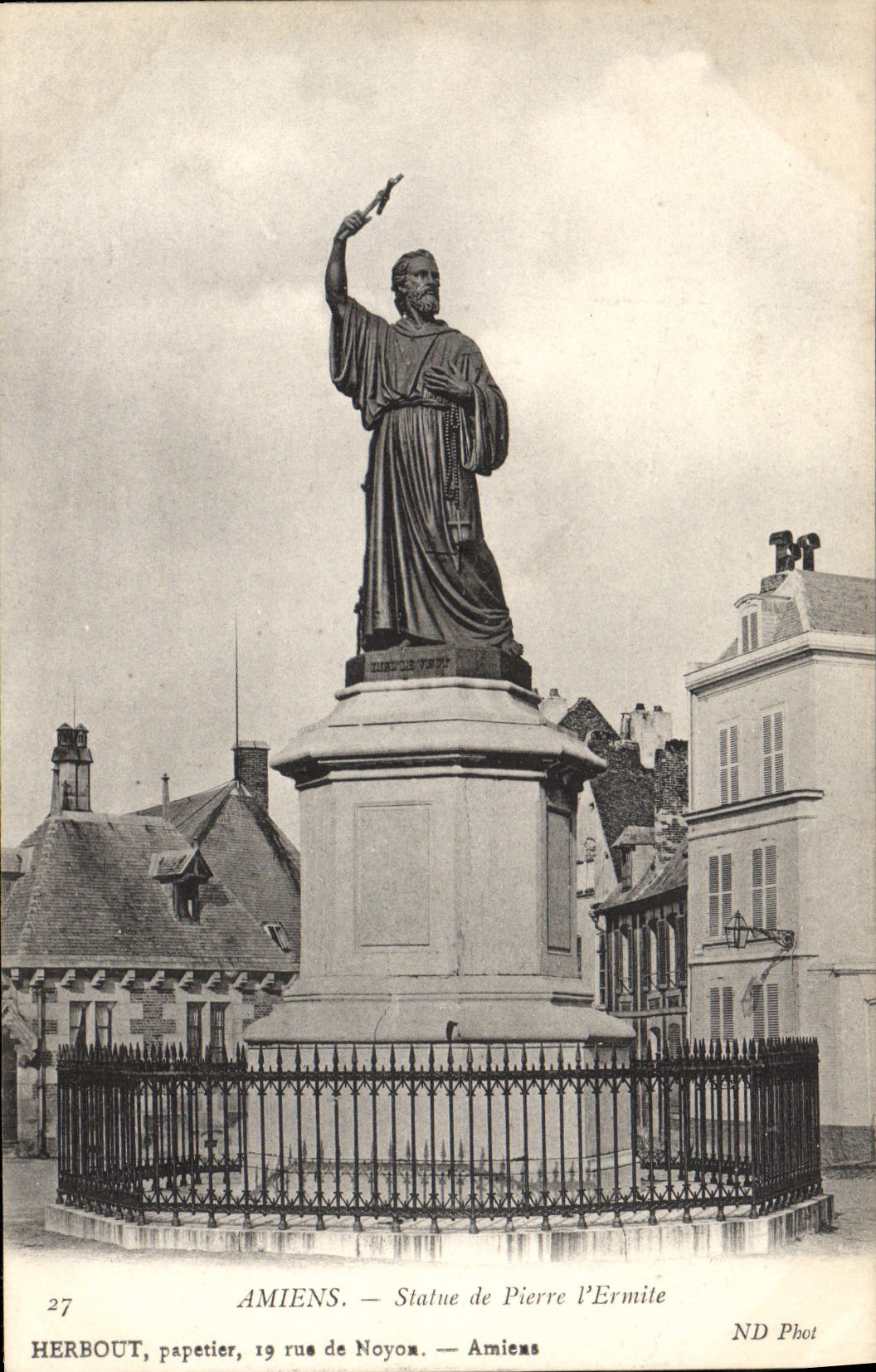 CPA Amiens Statue de Pierre l'Ermite 