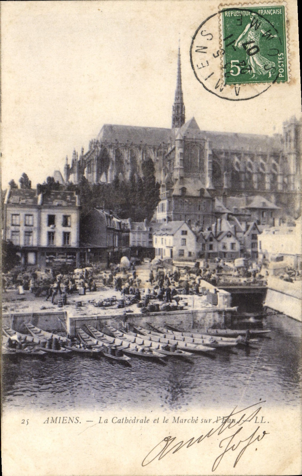 CPA Amiens La Cathedrele et le Marche sur l'eau