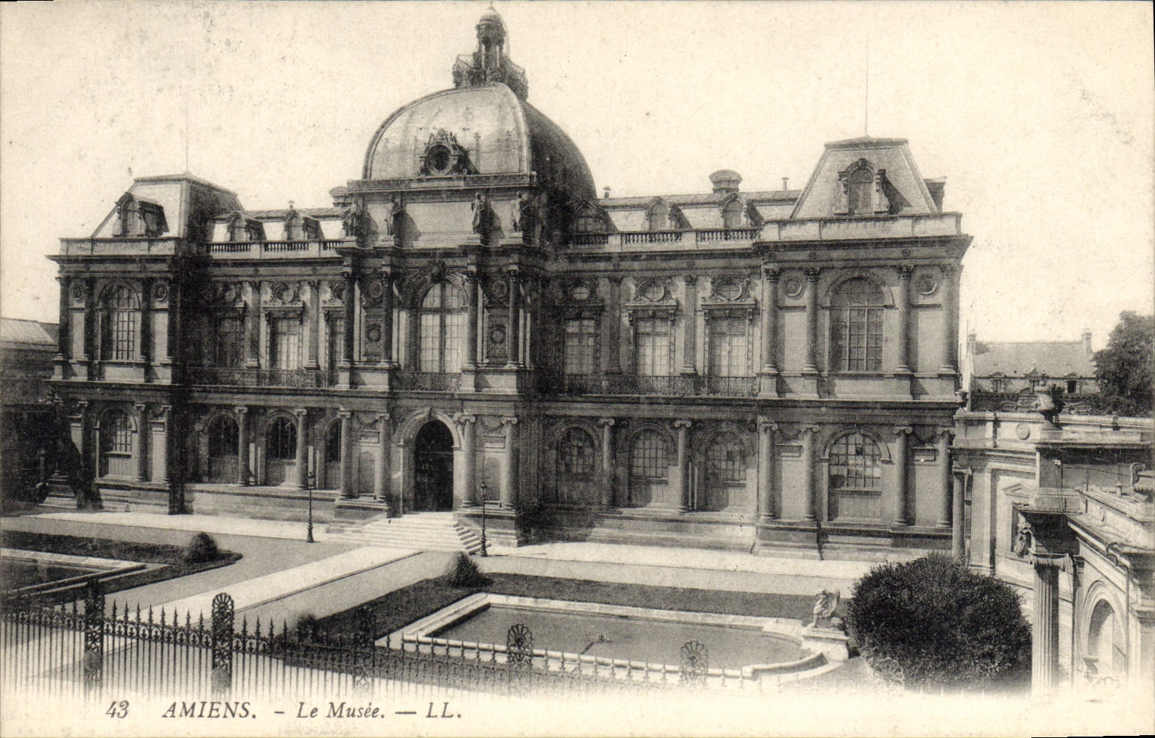 CPA Amiens Le Musee 