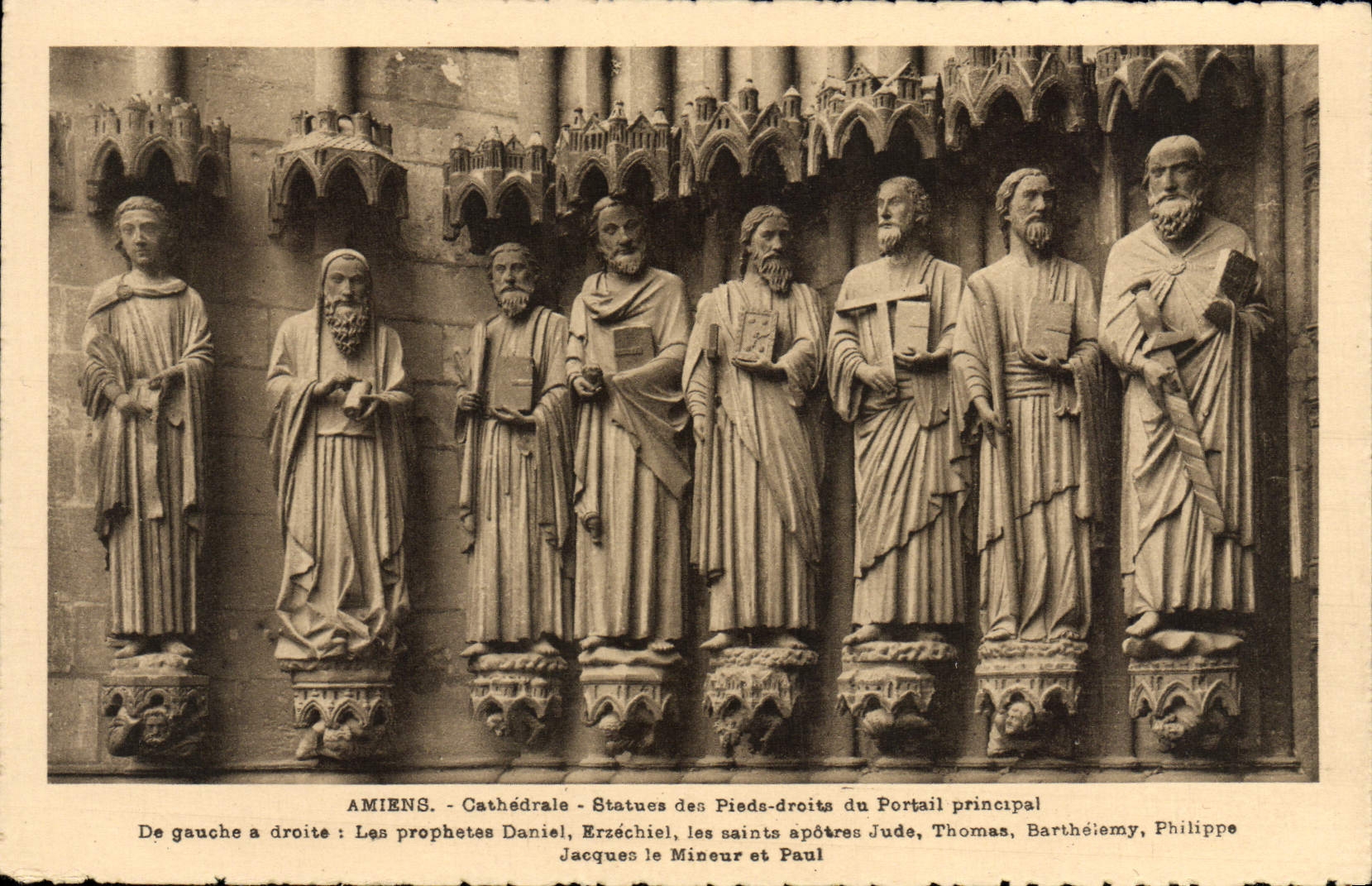 CPA Amiens Cathedrale Statues des Pieds droits du portail principal