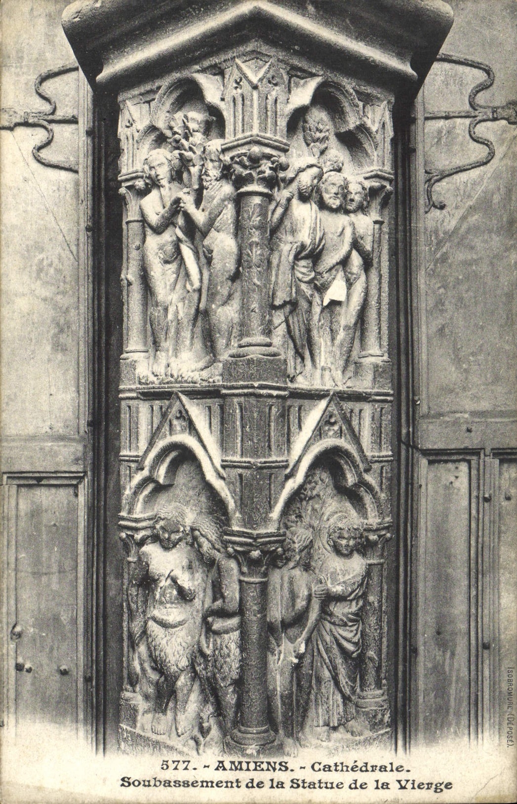 CPA Amiens Cathedrale Soubassement de la Statue de la Vierge 