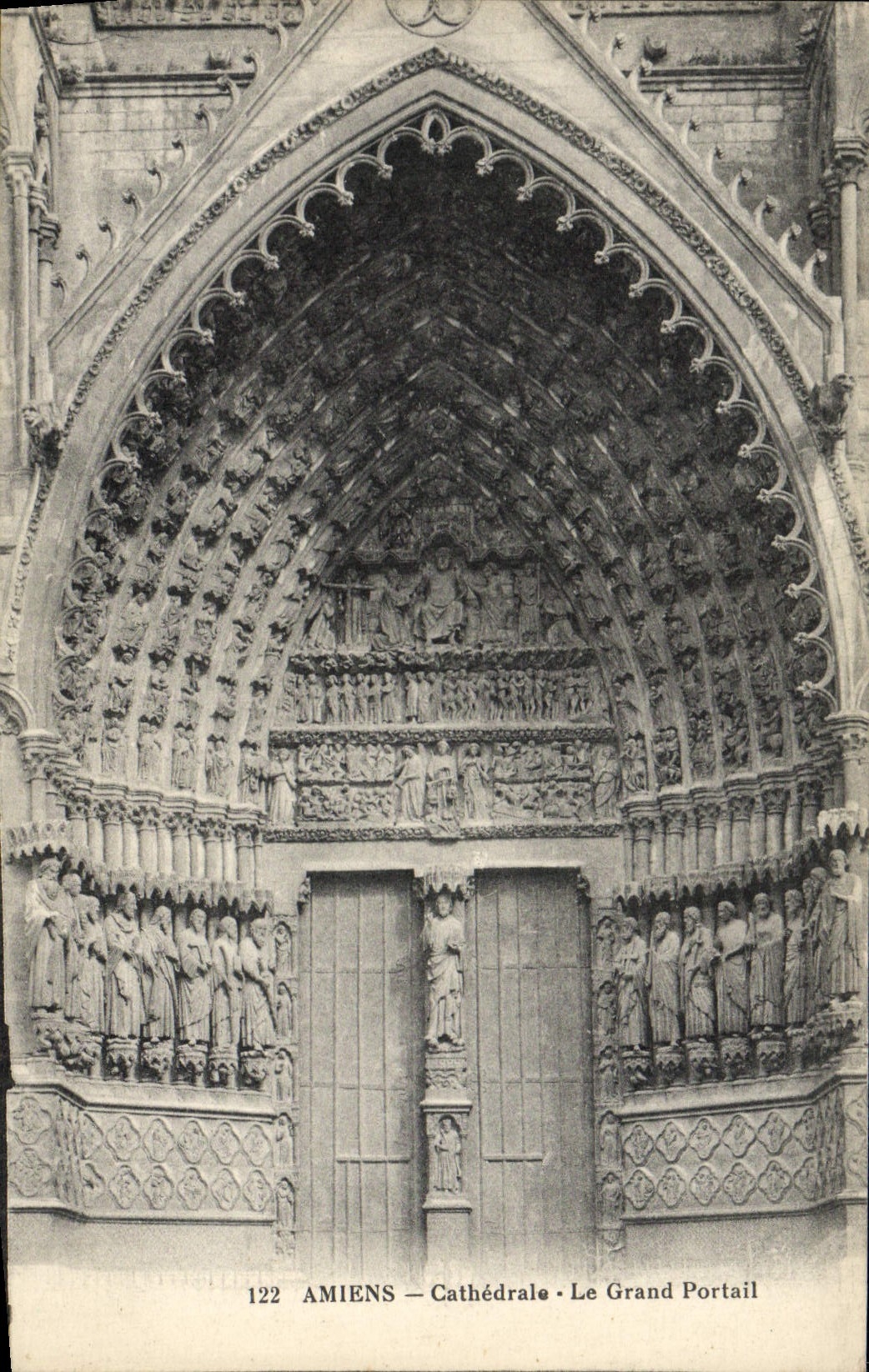 VINTAGE POSTCARD Amiens Cathedral the Large Gate