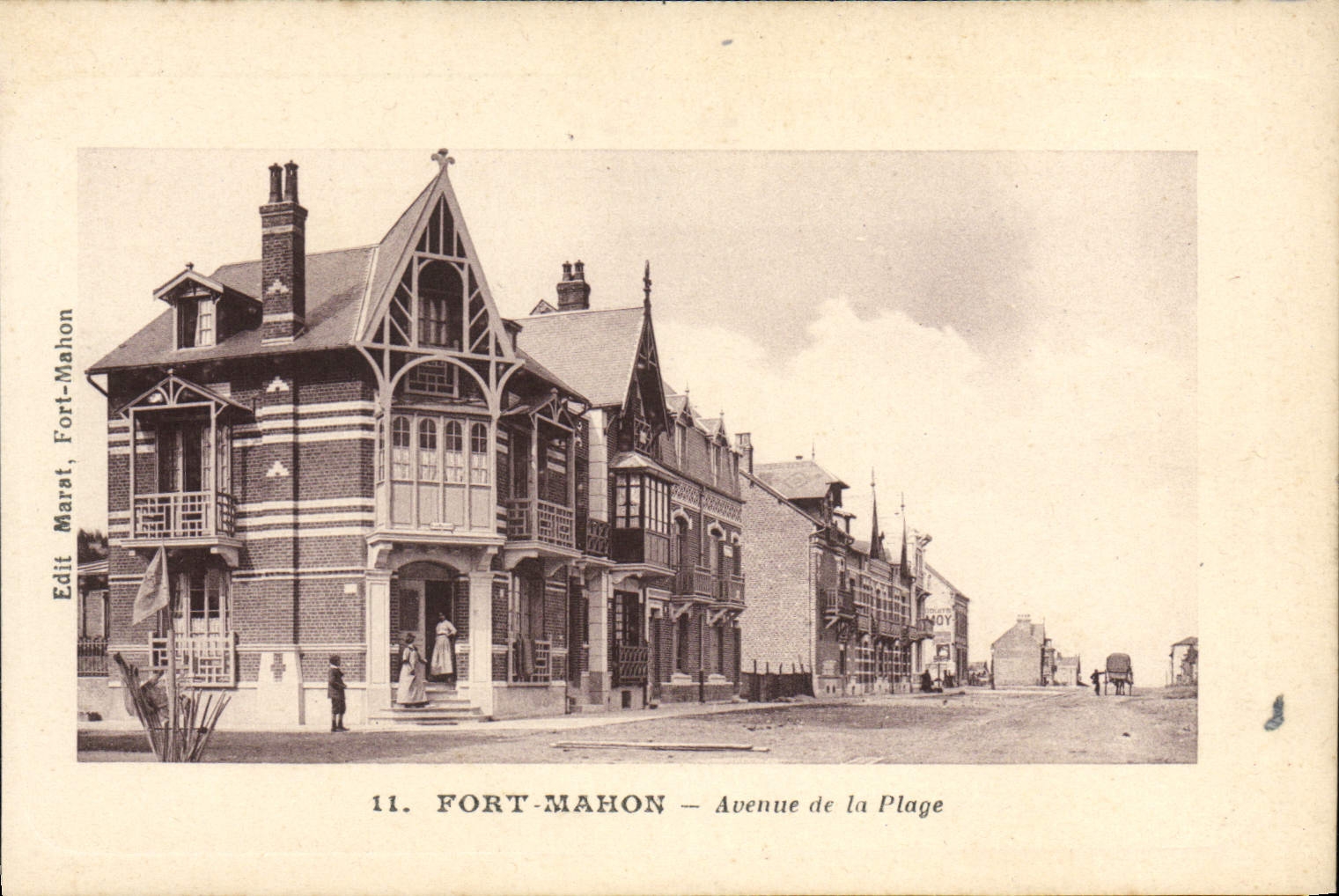VINTAGE POSTCARD Strong Mahon Avenue of the Beach