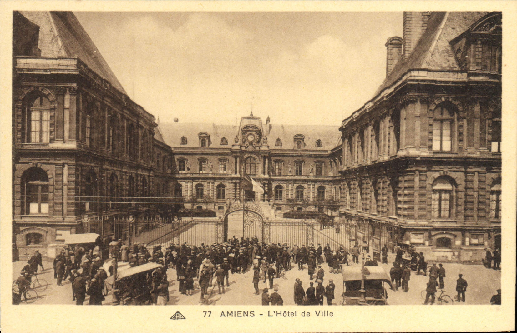 CPA Amiens L'Hotel de Ville 