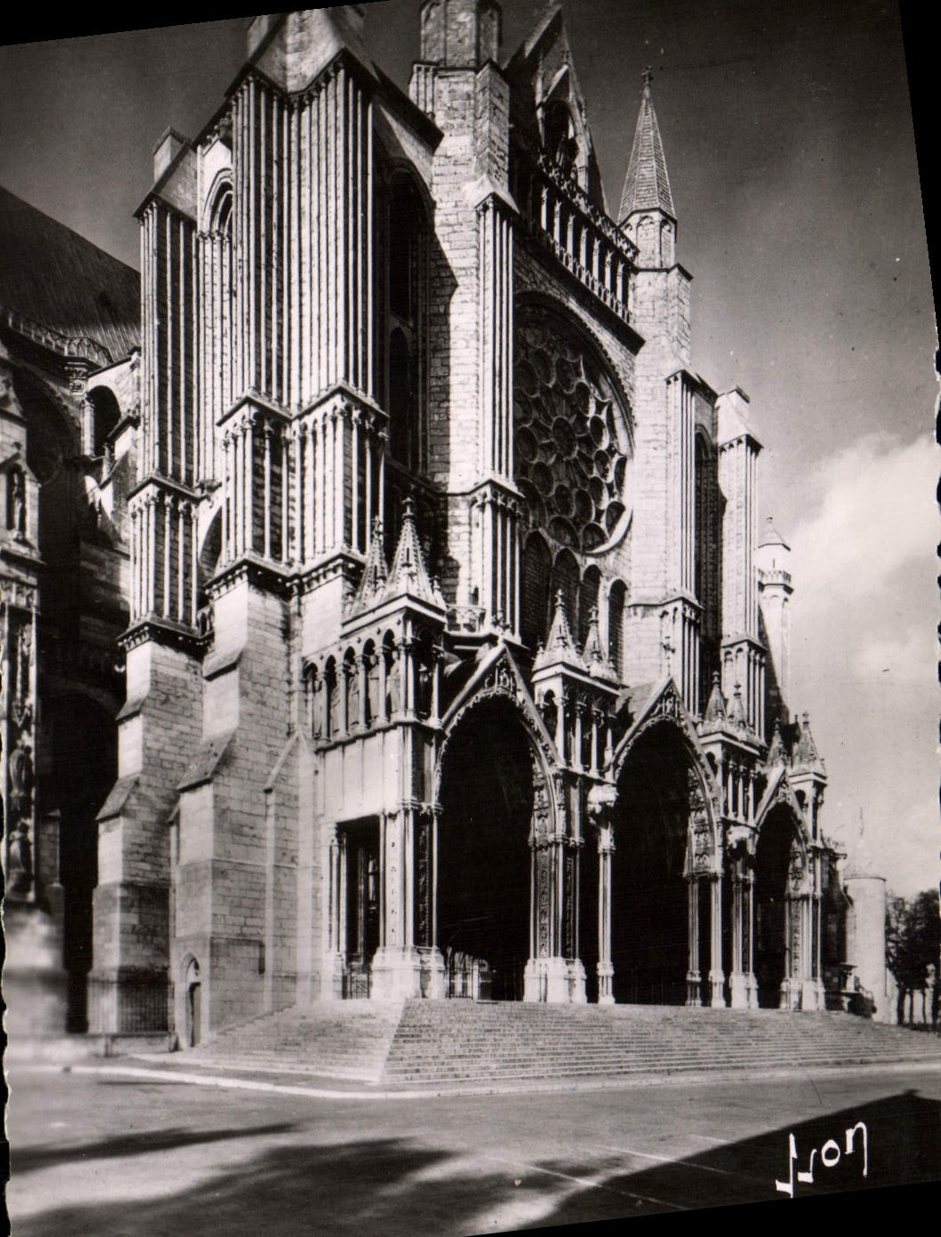 POSTAL MODERNA Chartres tiene puerta meridional de Cathedrale