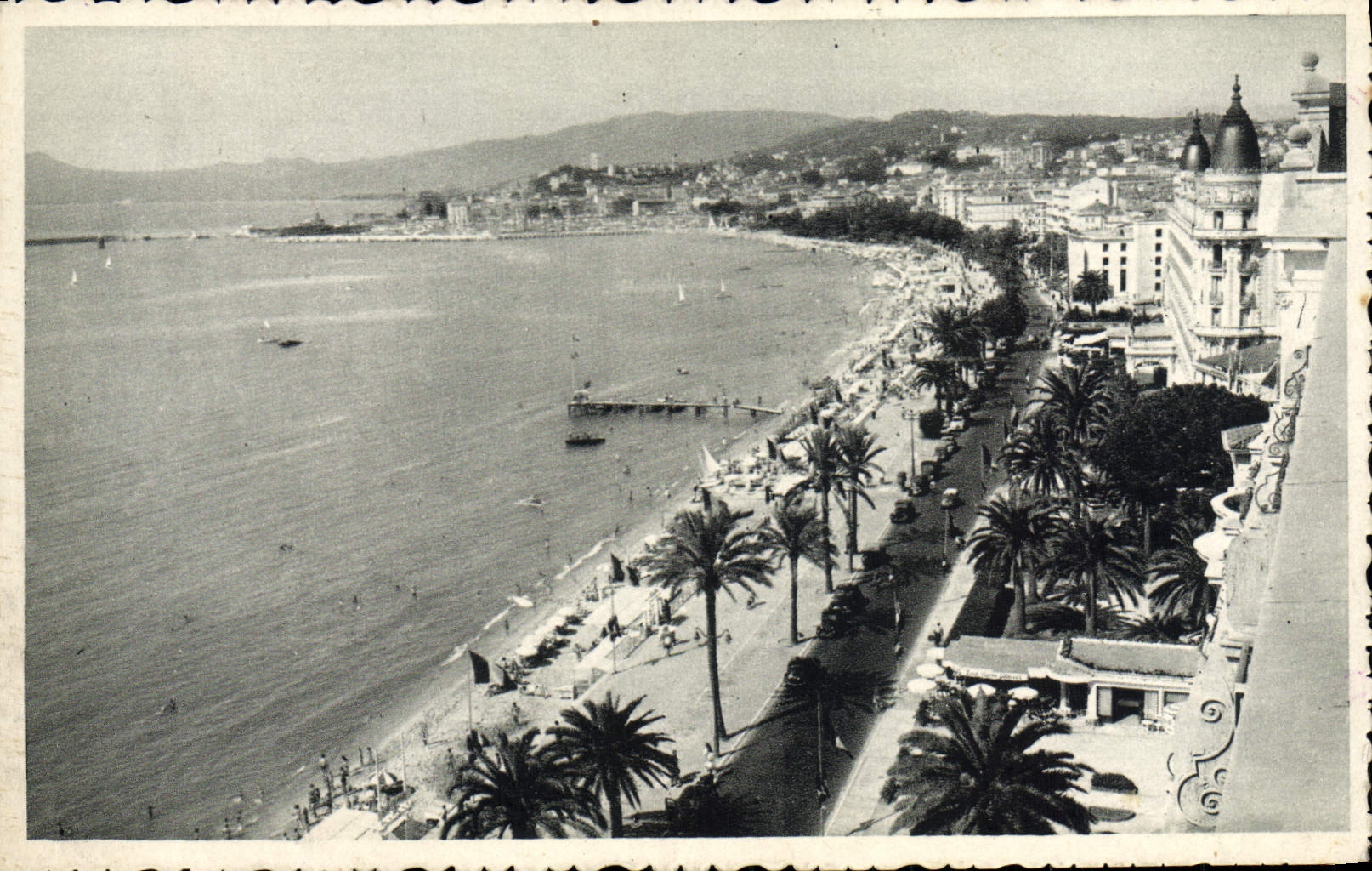 CPA Cannes Le Boulevard de la Croisette et le Square