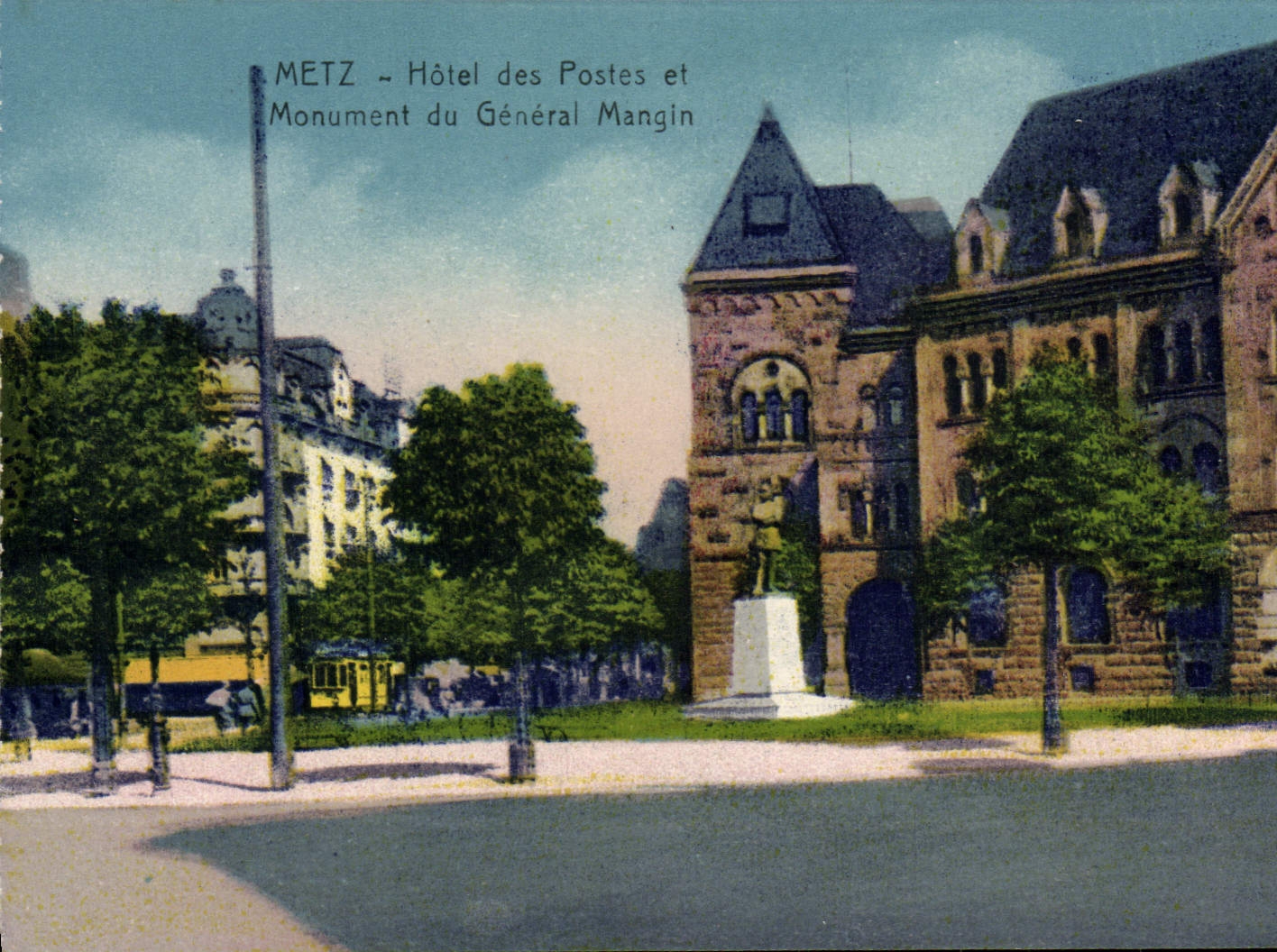 Edificio de la oficina de correos de Metz de la POSTAL de la VENDIMIA y monumento de general Mangin