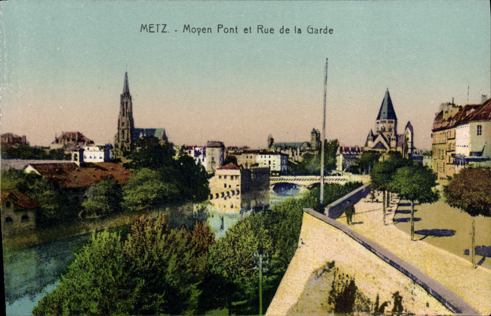 CPA Metz Moyen Pont et Rue de la Garde 