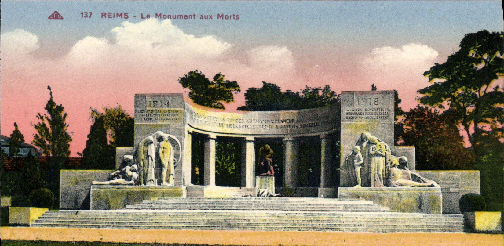CPA Reims Le Monument aux Morts 