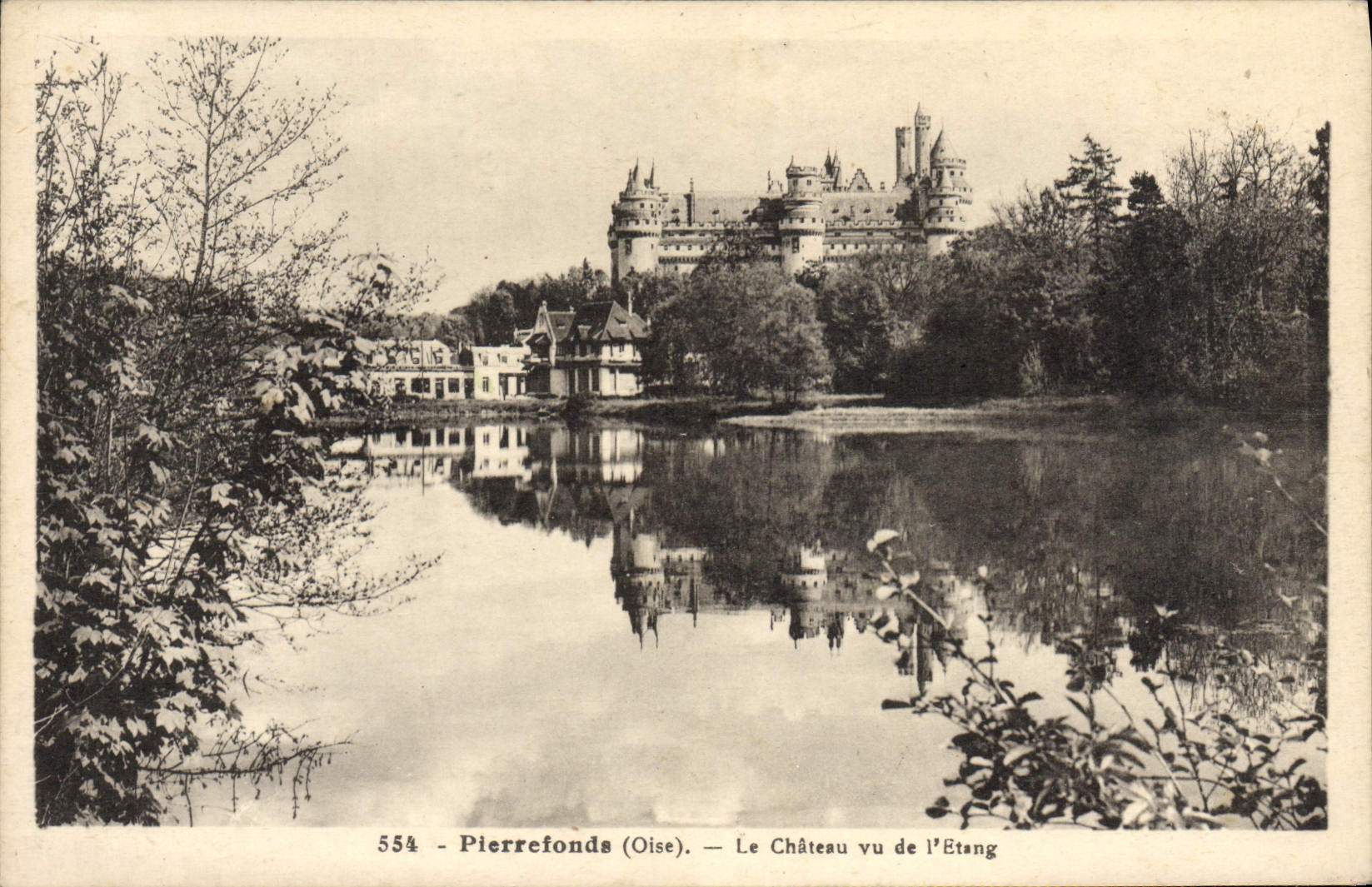 CPA Pierrefonds Le Chateau Vu De I'Etang