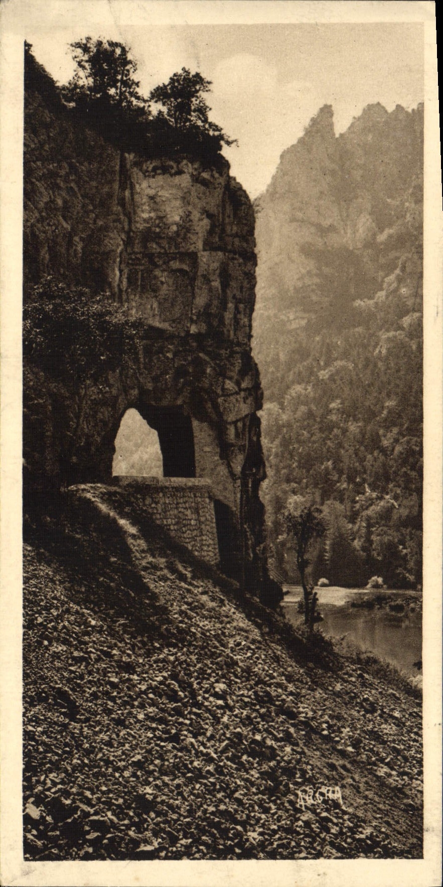 CPA Gorges Du Tarn La Route A La Sortle Des Detroits