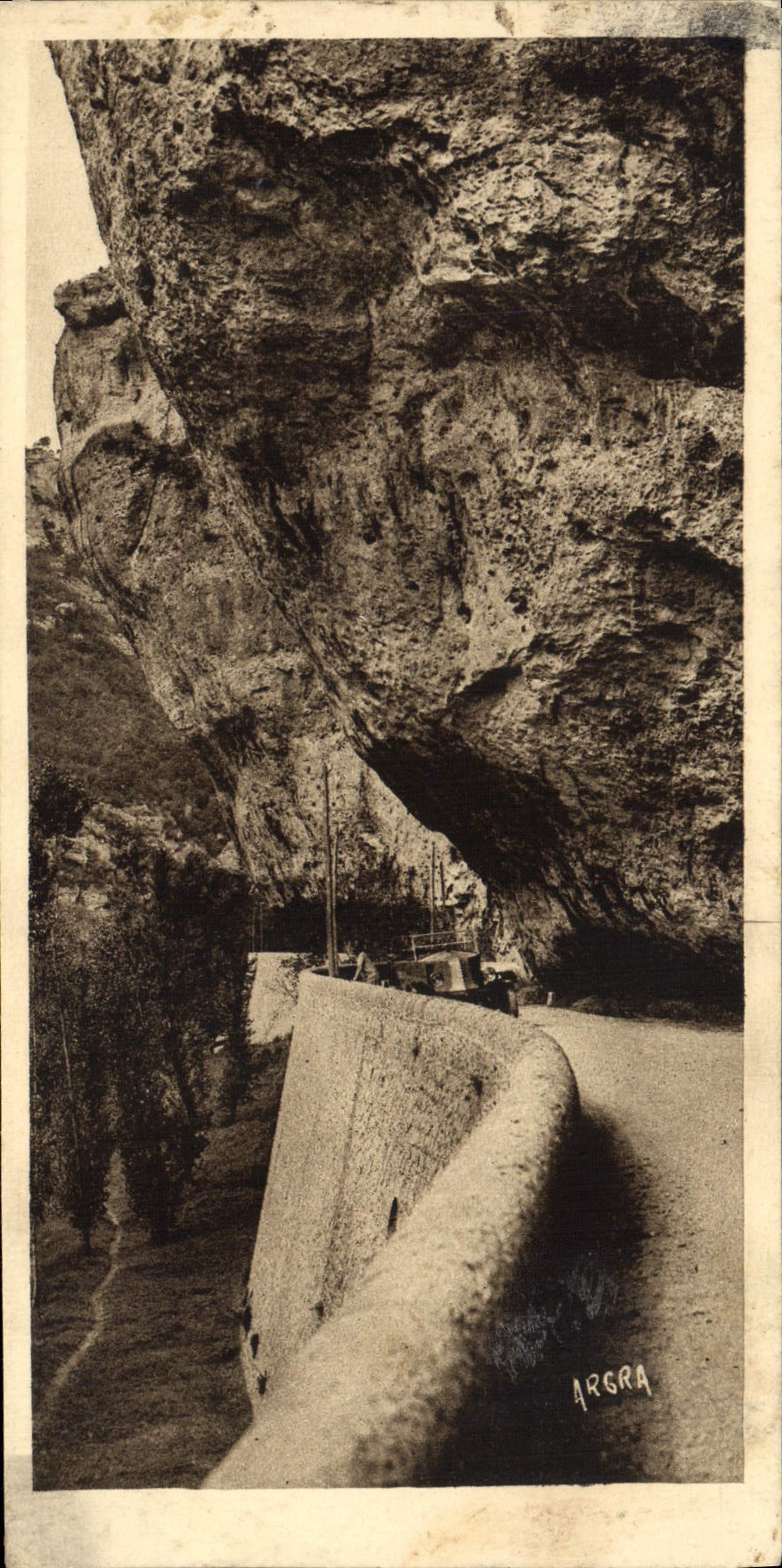 CPA Gorges Du Tarn Les Rochers un encorbellement au cirque des Baumes
