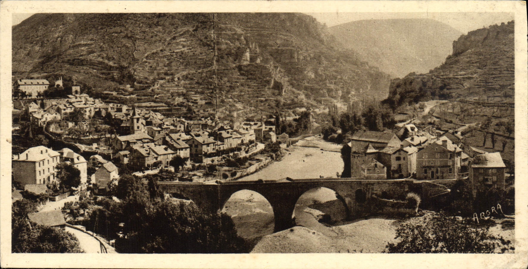 VINTAGE POSTCARD Gorges of the Tarn Sainte Enimie View