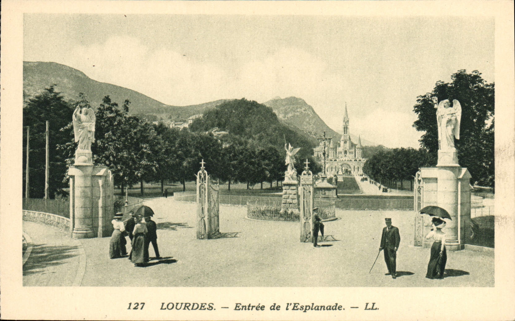 VINTAGE POSTCARD Heavy Entry De I' Esplanade