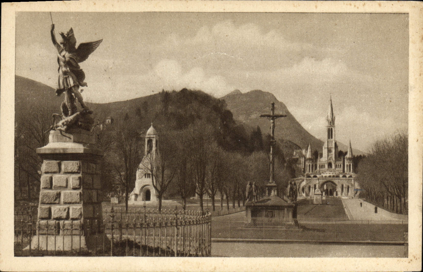 VINTAGE POSTCARD Heavy St Michel And Overall picture