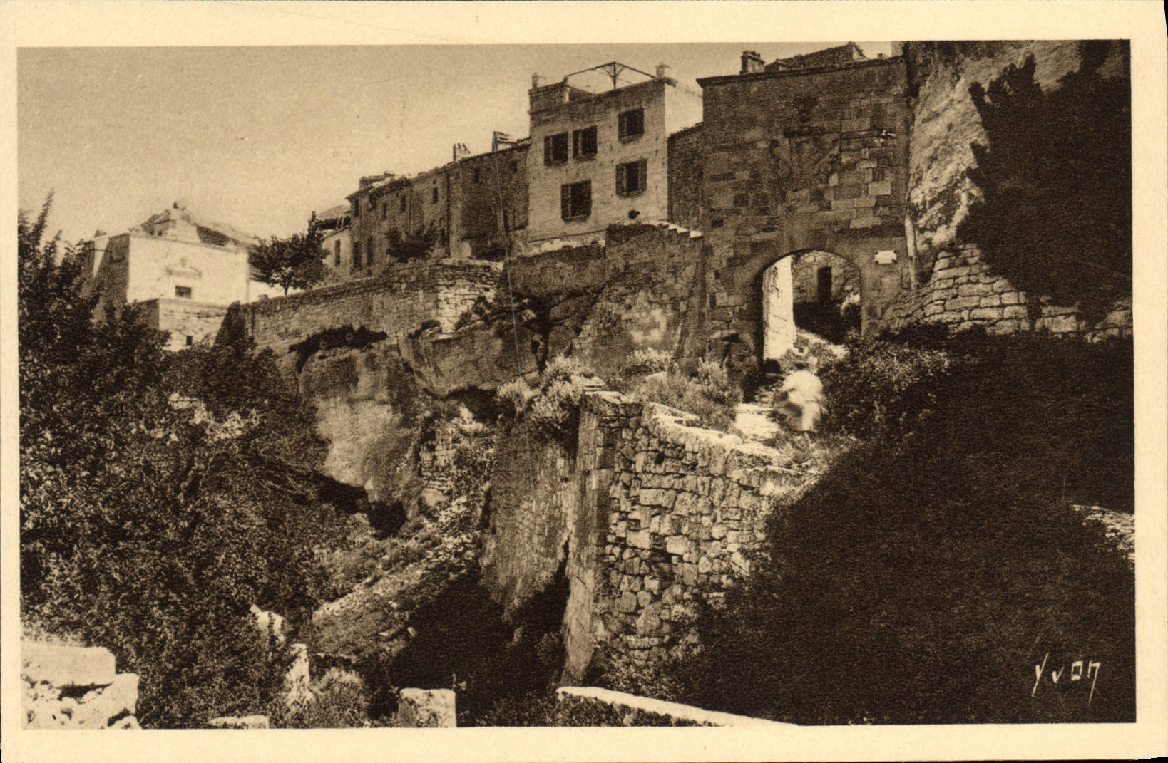 CPA Les Baux Les remparts