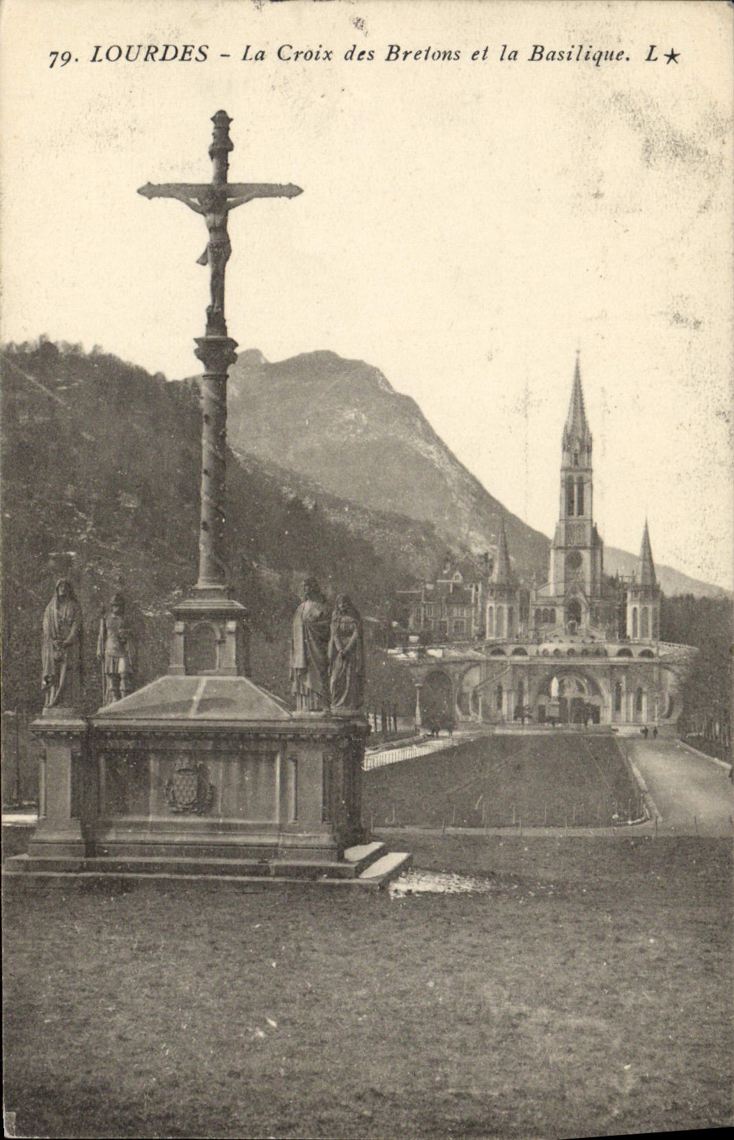 VINTAGE POSTCARD Heavy the Cross Of Breton And the Basilica