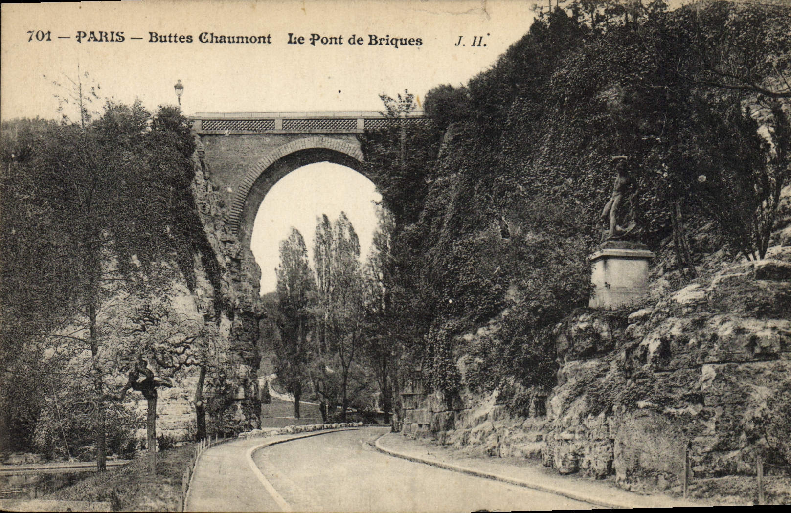 VINTAGE POSTCARD Paris Chamumont Hillocks the Brick Bridge