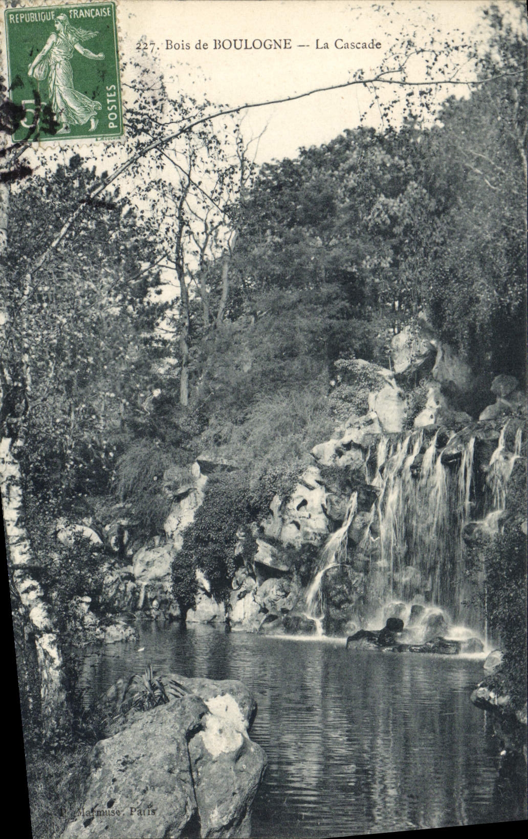 VINTAGE POSTCARD Bois de Boulogne the Cascade