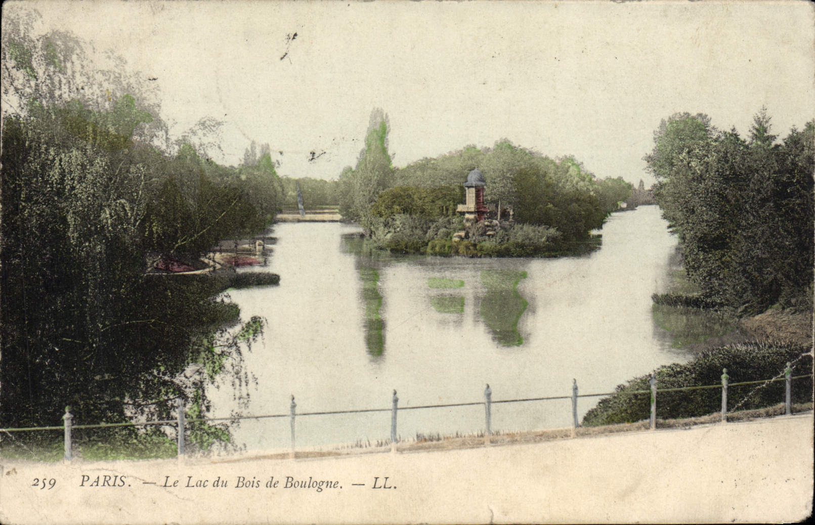 VINTAGE POSTCARD Paris the Lake Of Wood De Boalogne