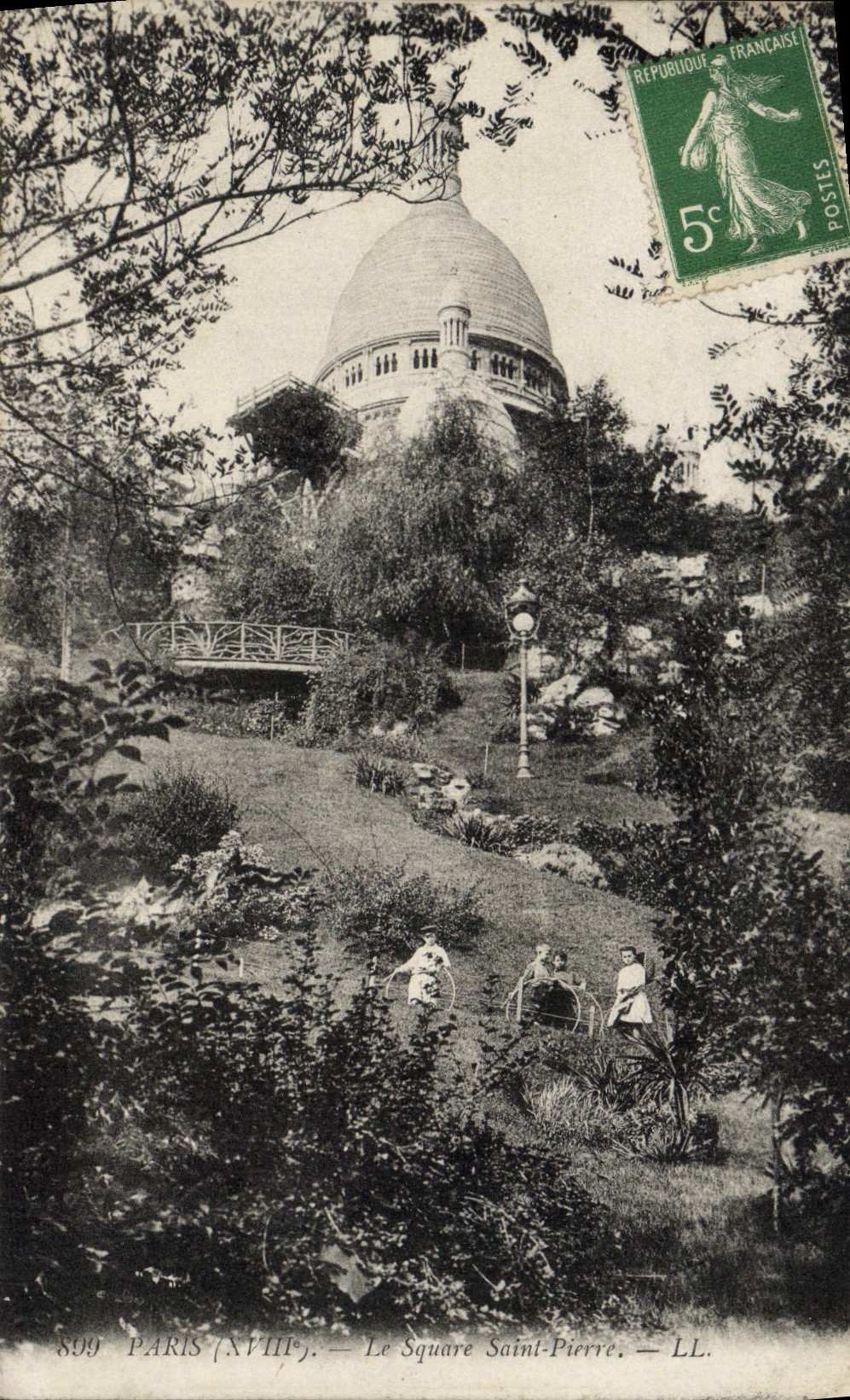 VINTAGE POSTCARD Paris the Public garden Saint Pierre