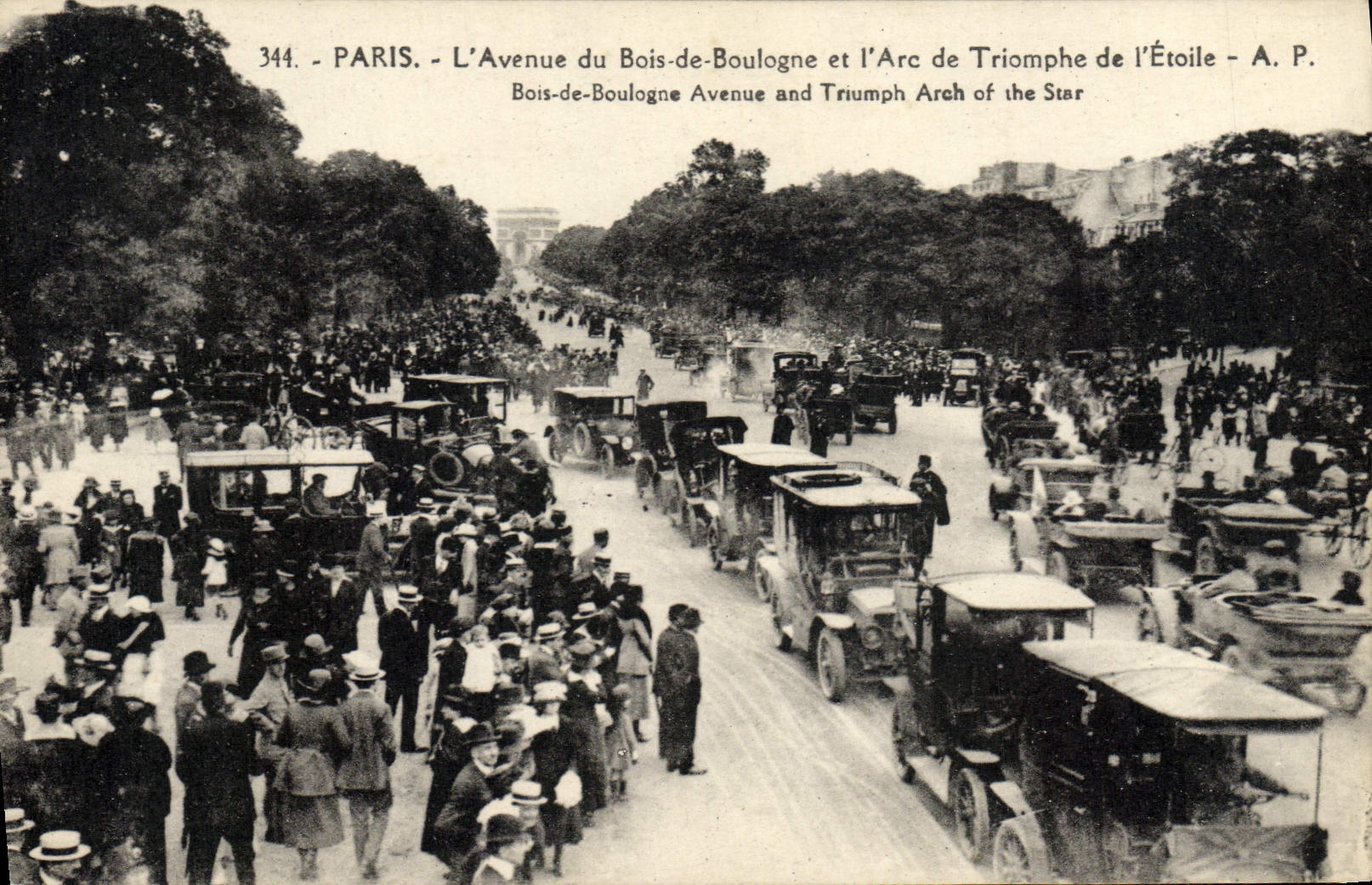 CPA Paris L'Avenue Du Bois De Boulongne Et I'Arc De Triomphe de l'Etoile