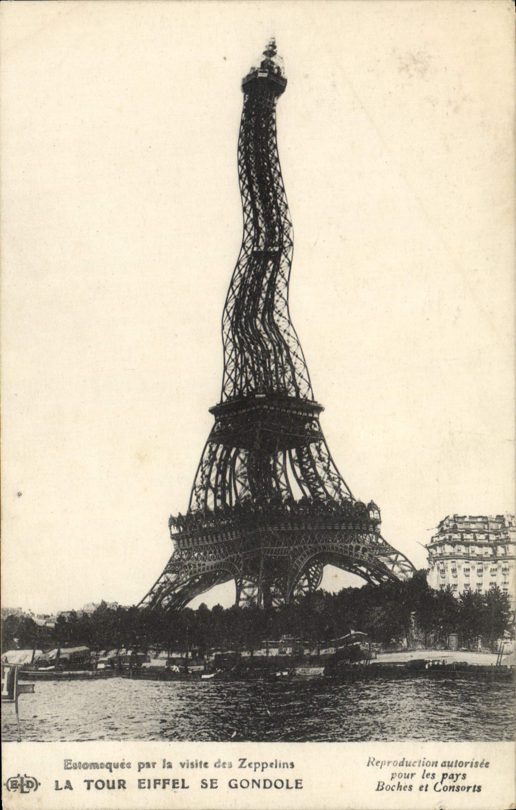 CPA La Tour Eiffel Se Gondole