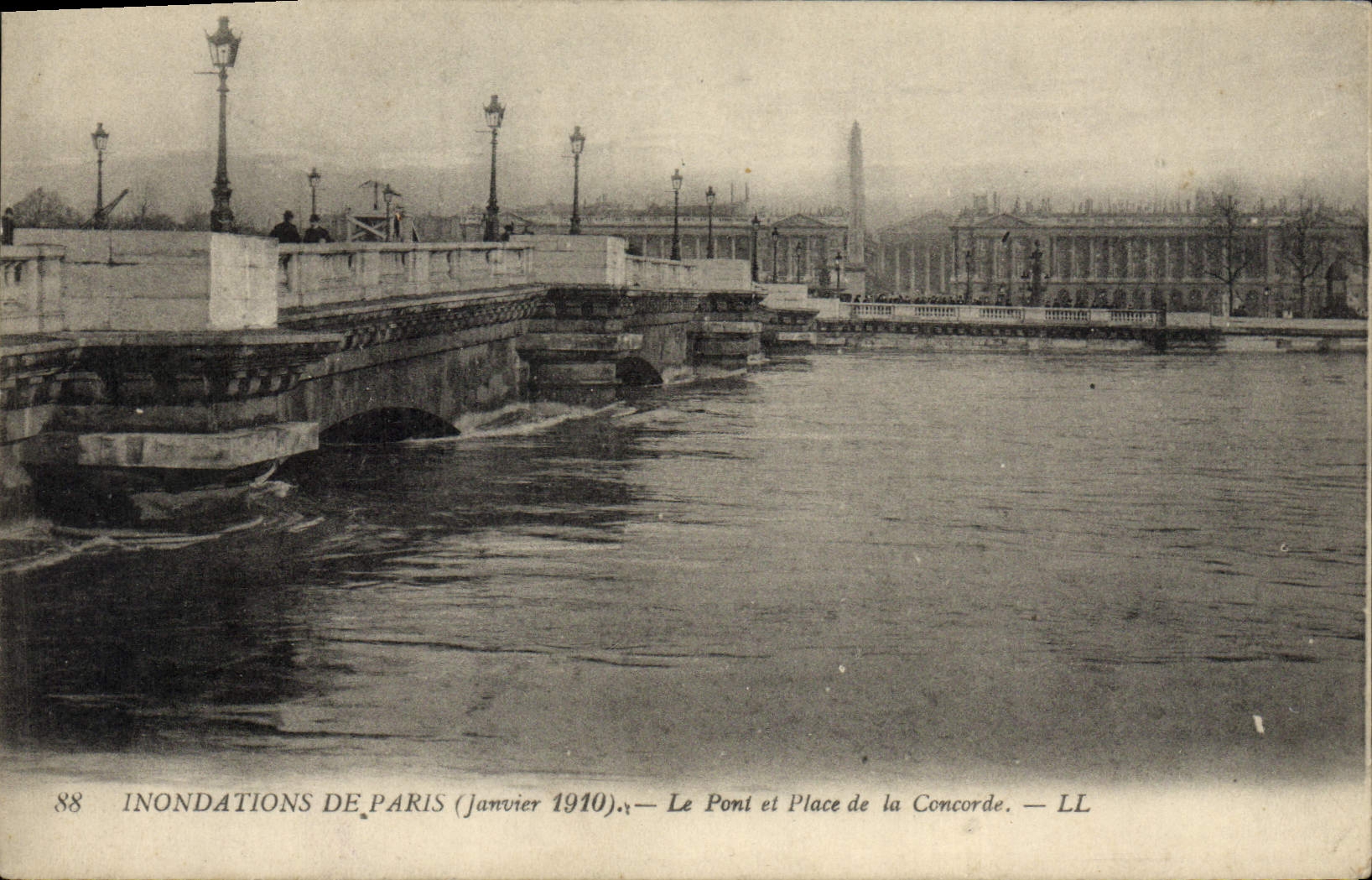 VINTAGE POSTCARD Floods Of Paris the Bridge And Places Harmony