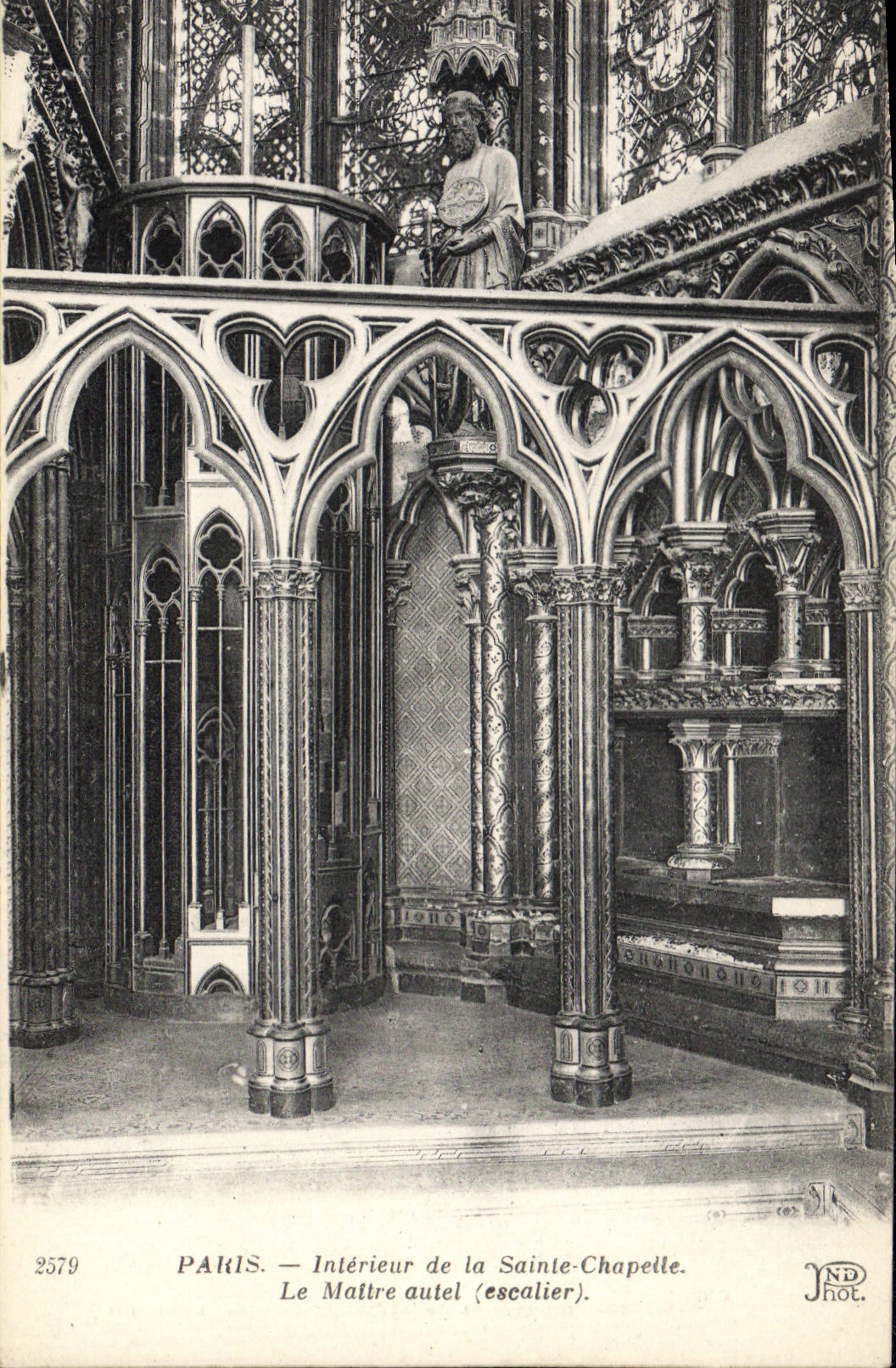 CPA Paris Interieur De La Sainte Chapelle Le Maitre Autel Escalier