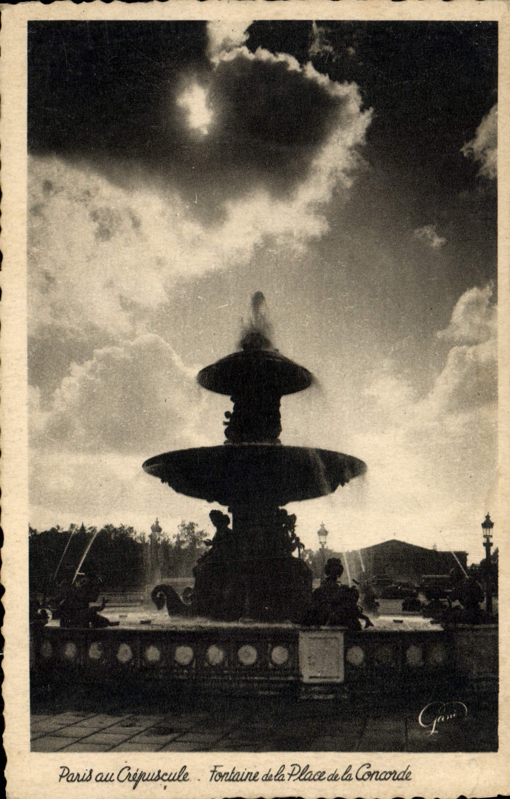 CPA Paris Au Crepuscule Fontaine De la Place De La Concorde