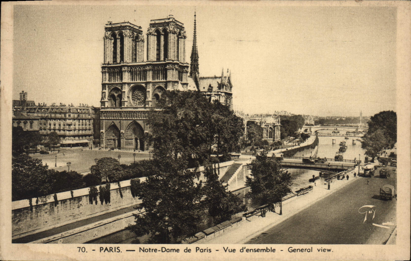 CPA Paris Notre Dame de Paris Vue D'ensemble