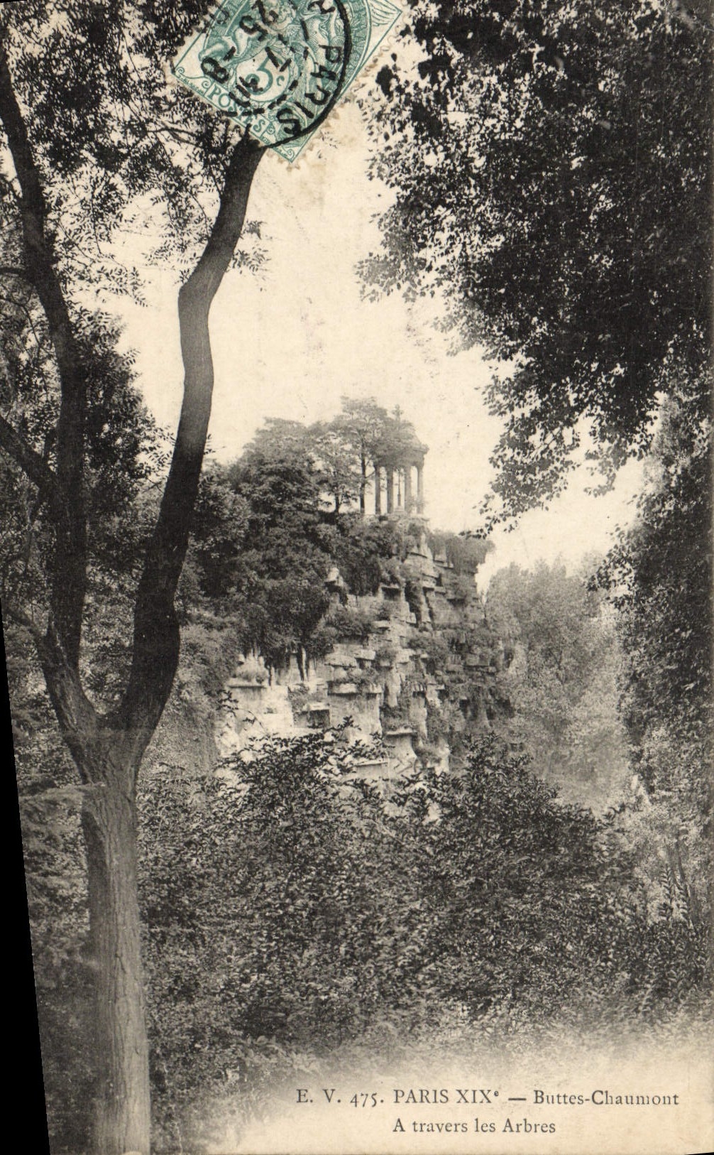 CPA Paris Buttes Chaumont A travers les arbres