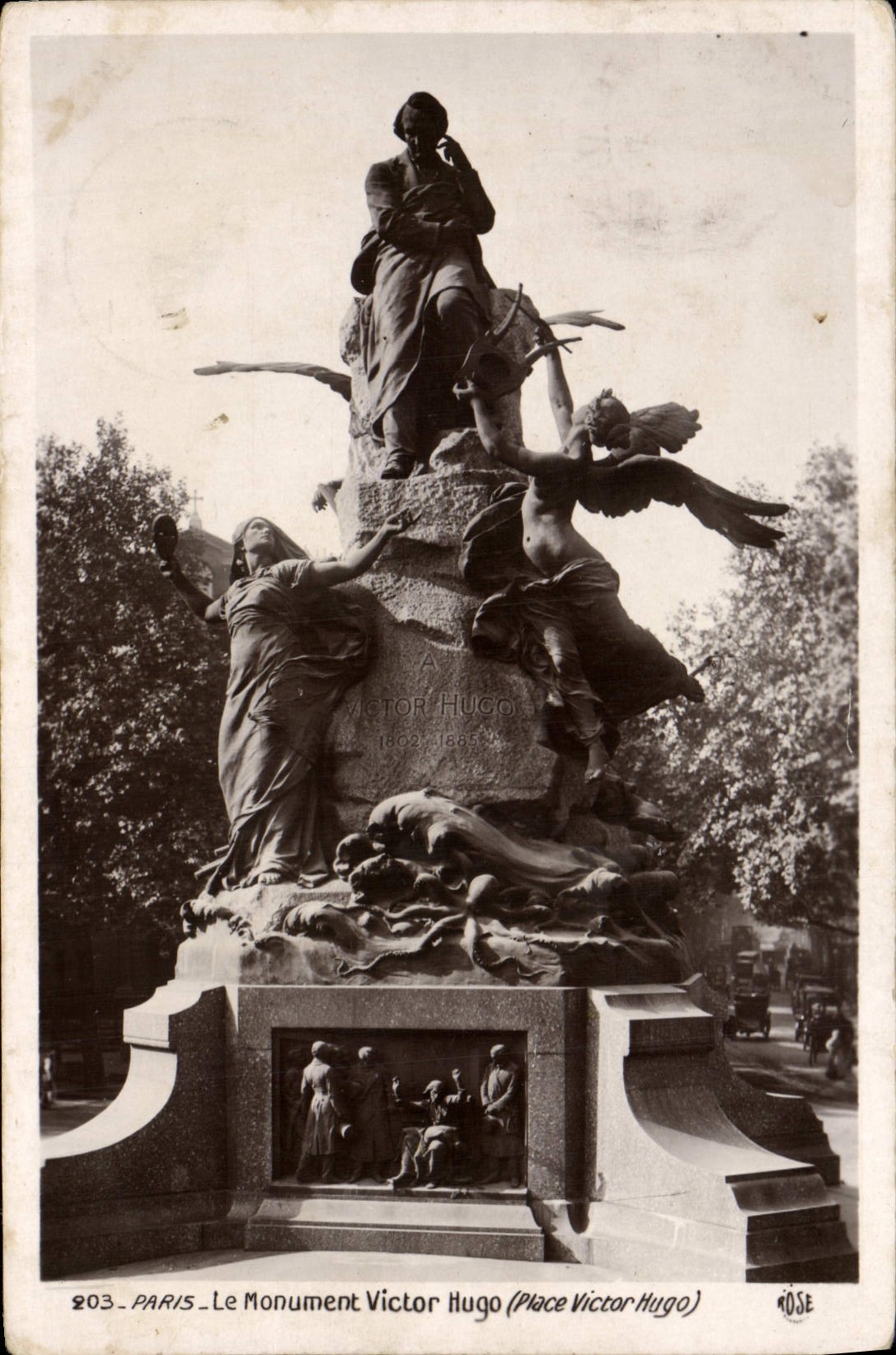 CPA Paris Le Monument Victor Hugo