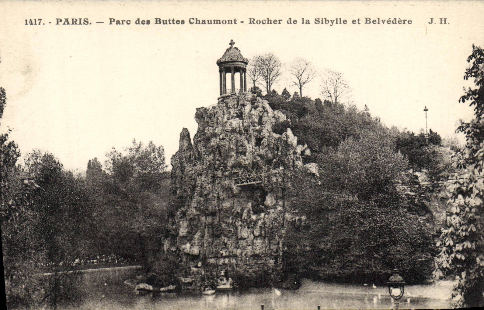 CPA Paris Parc des Buttes Chaumont Rocher de la Sibylle et Belvedere
