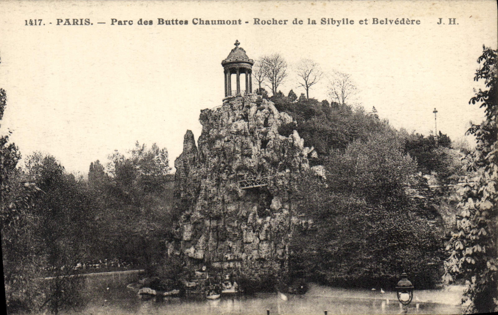 CPA Paris Parc des Buttes Chaumont Rocher de la Sibylle et Belvedere