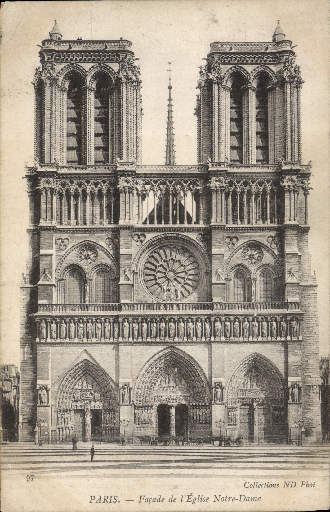 CPA Paris Facade de L'Eglise Notre Dame