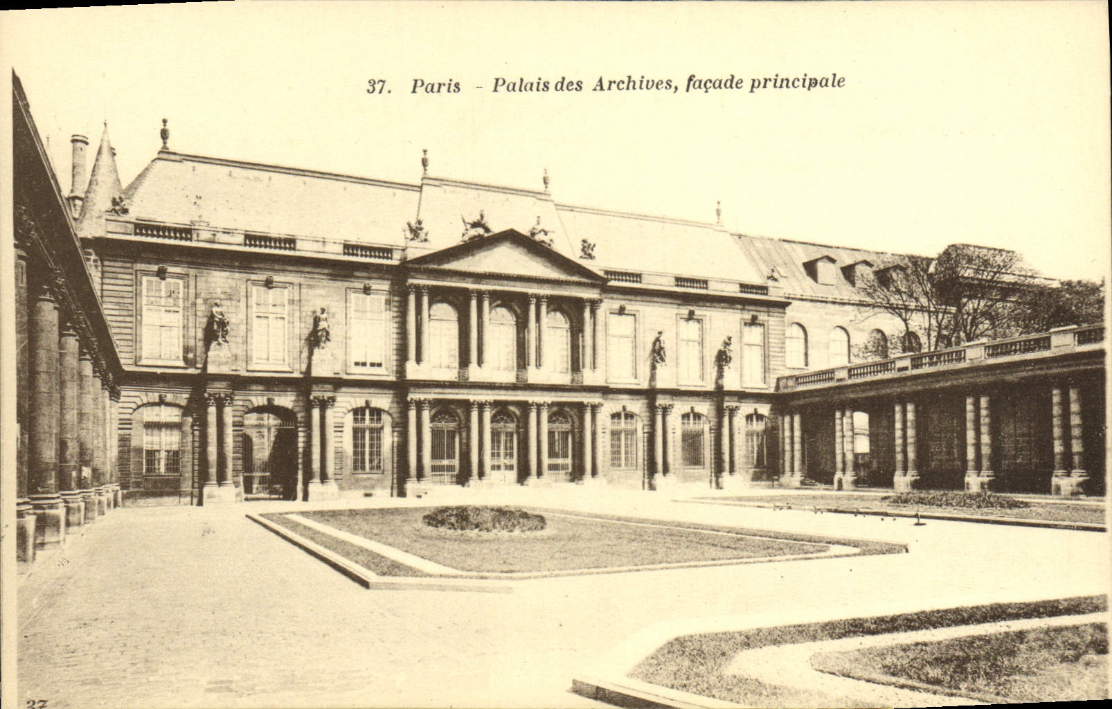 VINTAGE POSTCARD Paris Palate of the Files Principal Frontage