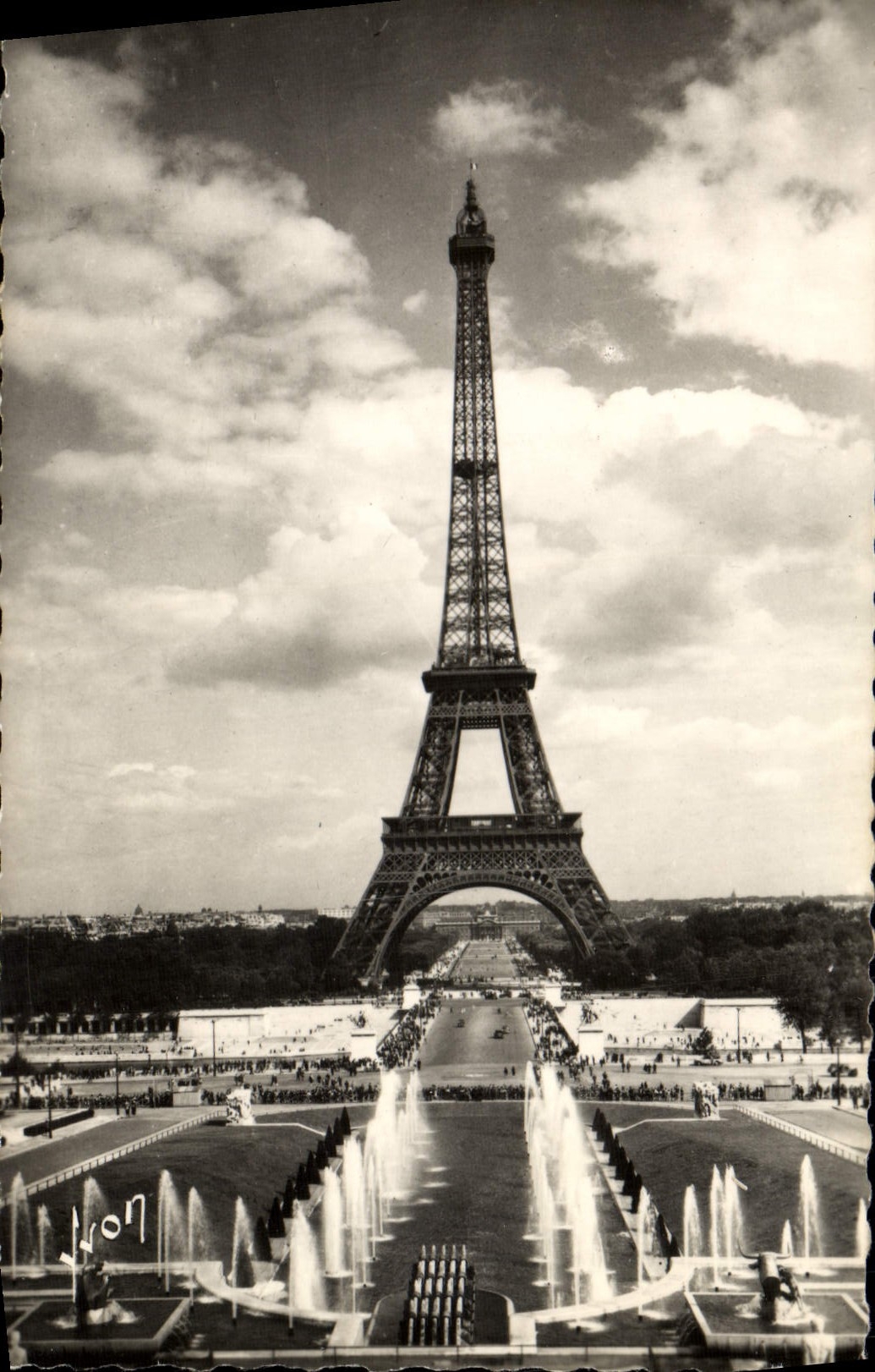 CPM Paris La Tour Eiffel