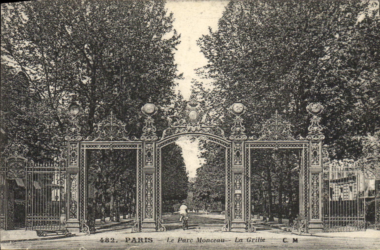 CPA Paris Le Parc Monceau La grille